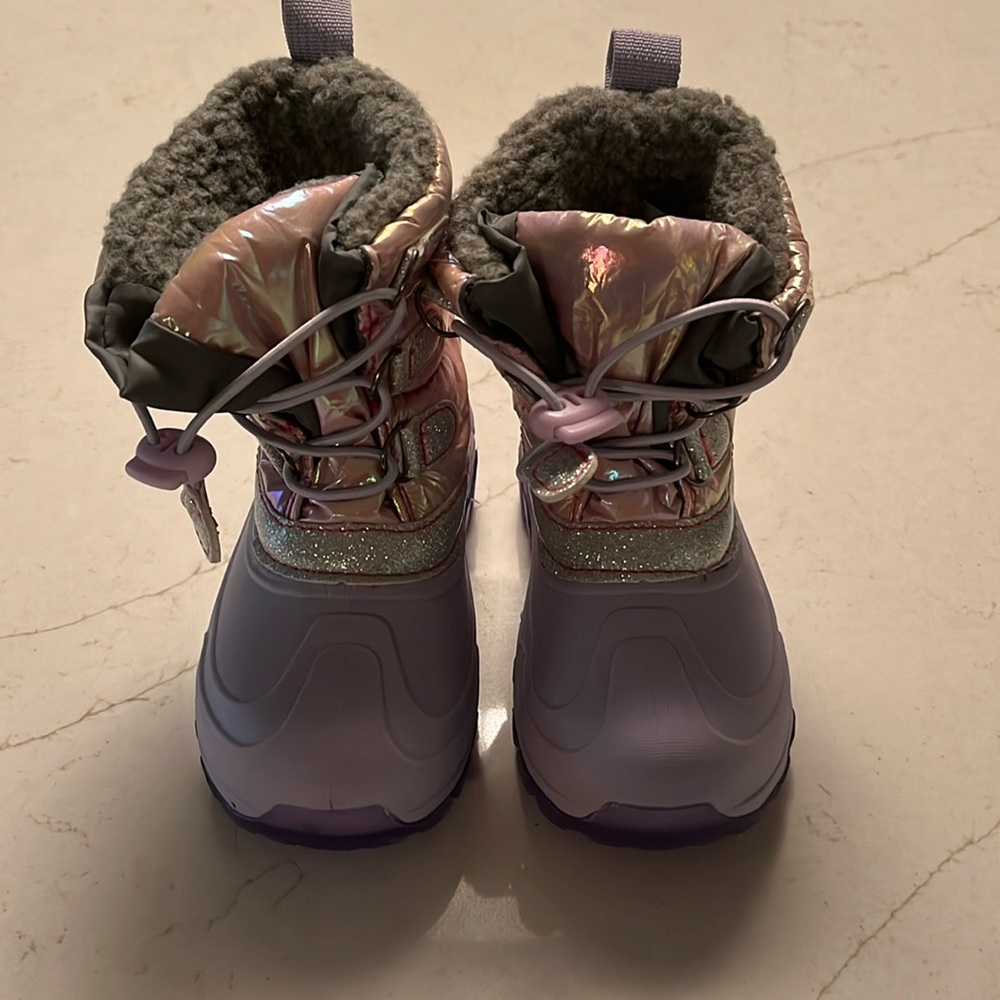 Snow boots